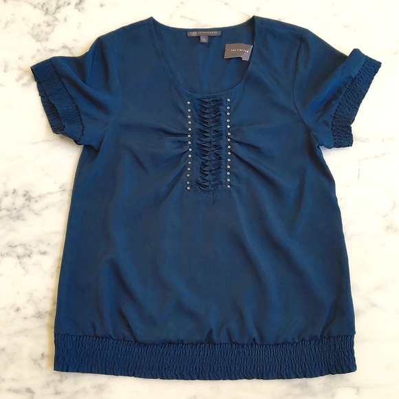 NWT. The Limited Short Sleeve Blouse w/front design and elastic designed edges. - Picture 3 of 4